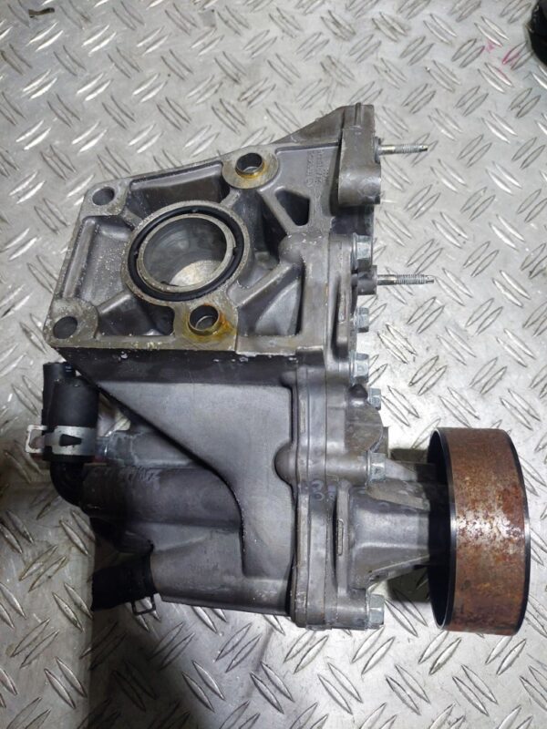 Suport accesorii cu pompa apa Mazda CX-7 Mazda 6 cod motor R2AA cod R2AA-15176 Suport accesorii cu pompa apa Mazda CX-7 Mazda 6 cod motor R2AA cod R2AA-15176