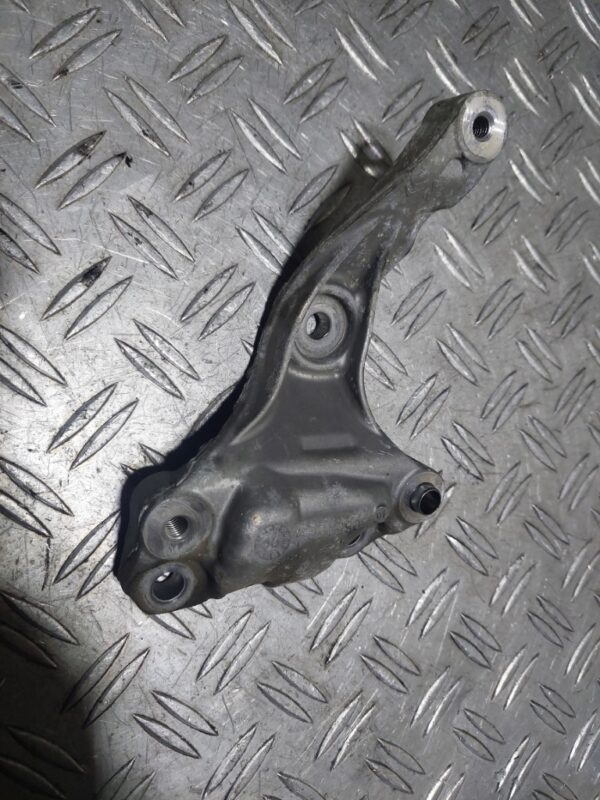 Suport compresor AC Peugeot 3008 II 1.6 benzina cod motor 5G01 cod 9808515080