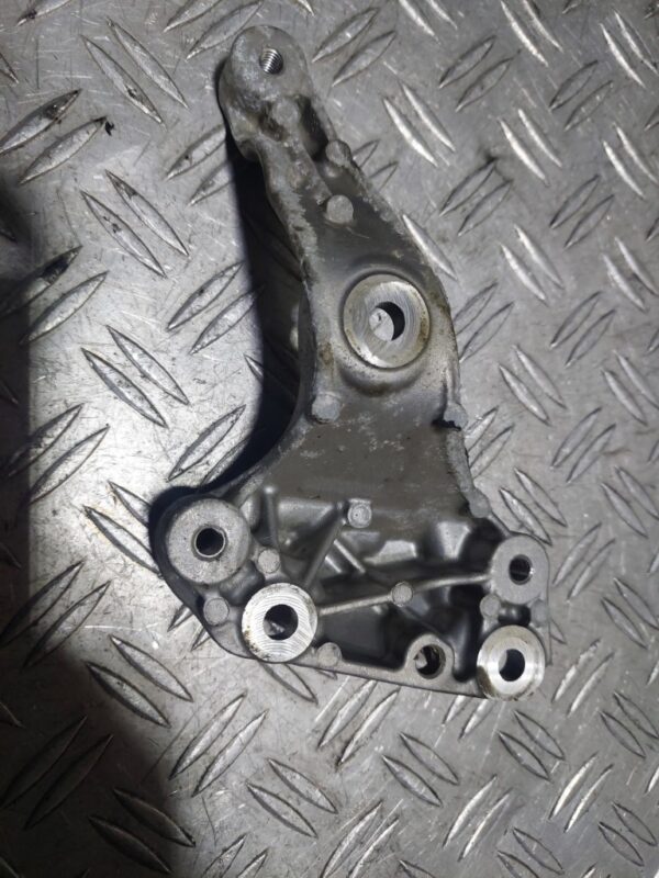 Suport compresor ac Peugeot Citroen 1.6 THP motor 5G01 cod 9808515080