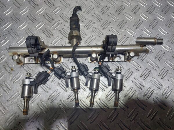 Rampa injectie Peugeot Citroen 1.6 THP motor 5G01 cod 0261500157