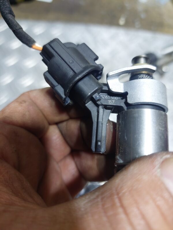 Rampa injectie Peugeot Citroen 1.6 THP motor 5G01 cod 0261500157