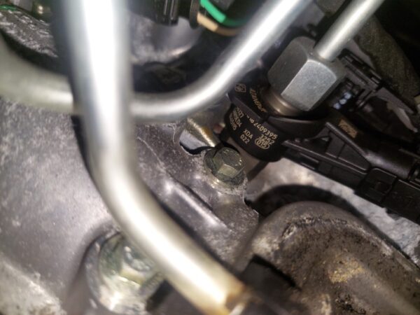 Injector Nissan Renault Opel 2.0 DCi motor M9R cod 0445115022 AH82409395