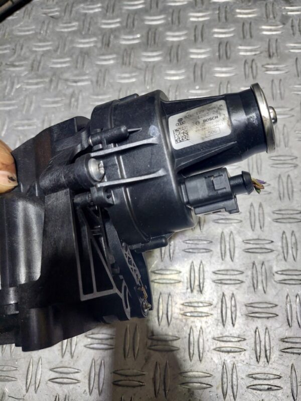 Galerie admisie cu clapete Volkswagen Golf 6 1.6 tdi cod 03L129711B