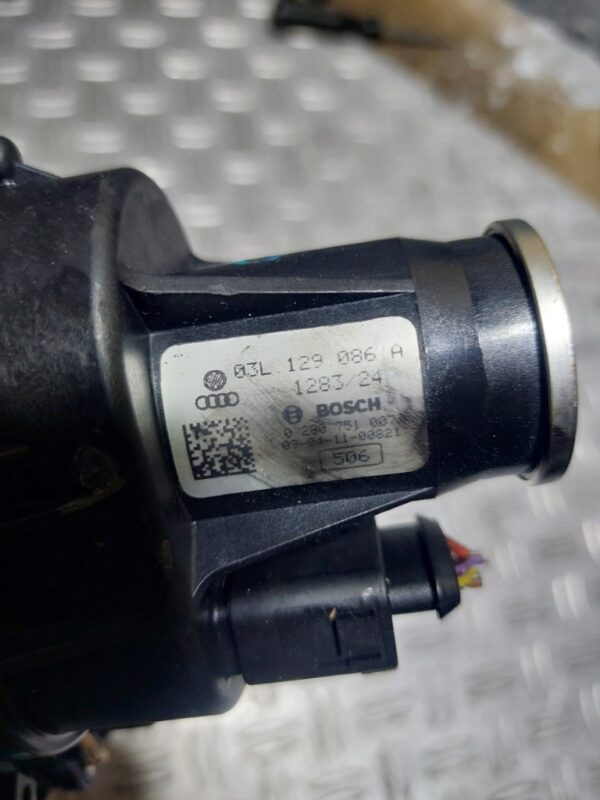Galerie admisie cu clapete Volkswagen Golf 6 1.6 tdi cod 03L129711B