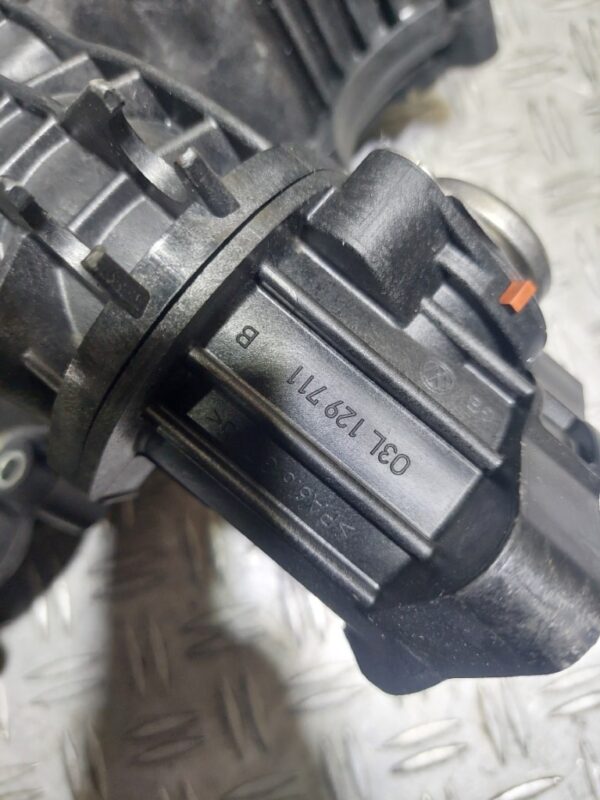 Galerie admisie cu clapete Volkswagen Golf 6 1.6 tdi cod 03L129711B