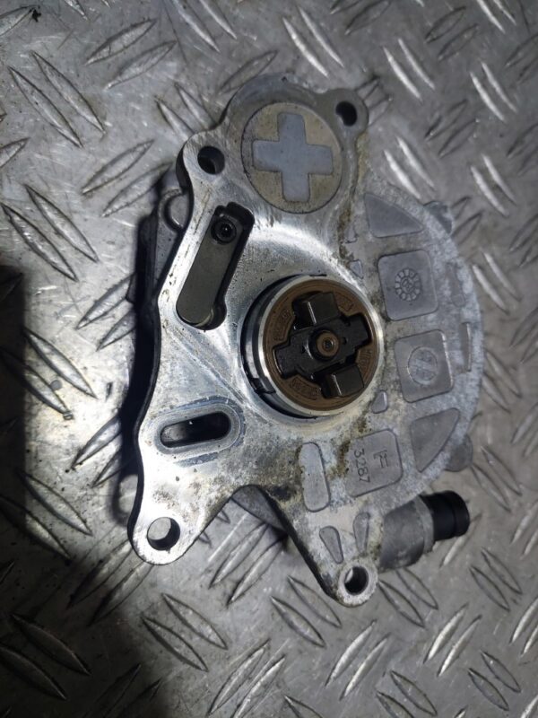 Pompa vacuum Volkswagen Golf 6 1.6 tdi cod 03L145100G