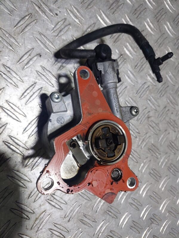 Pompa vacuum cod 8200376925 Opel Vivaro (F7), 2.0 CDTI motorizare M9R