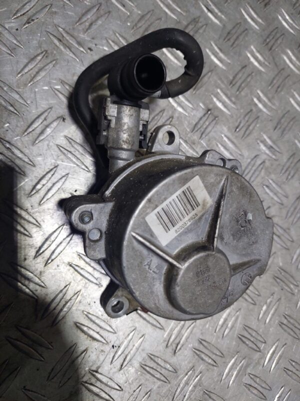 Pompa vacuum  cod 8200376925 Opel Vivaro (F7), 2.0 CDTI  motorizare M9R