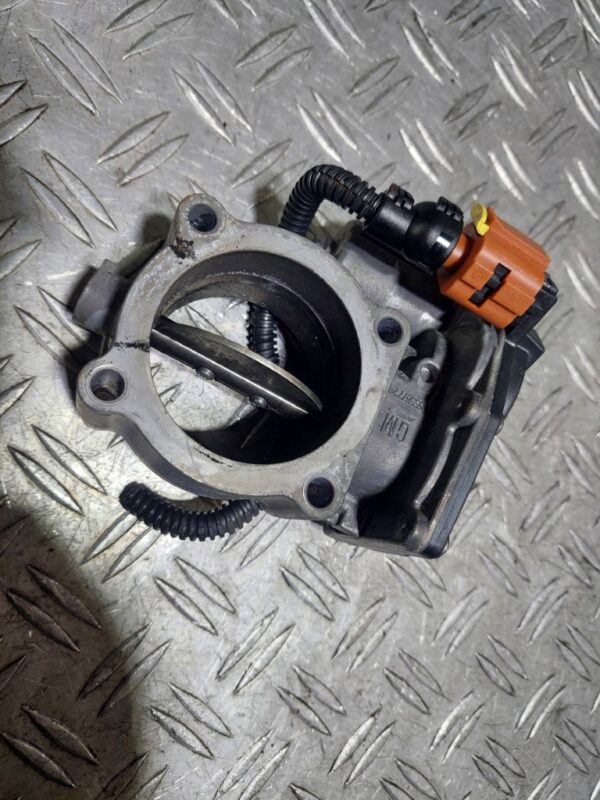 Clapeta acceleratie Opel Astra J cod motor A17DTE cod 55567728