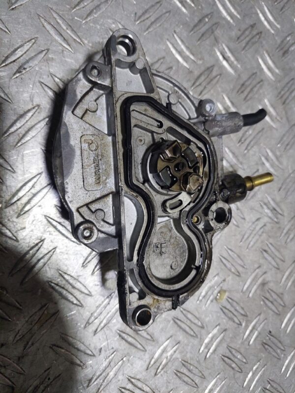Pompa vacuum Opel Astra J cod motor A17DTE
