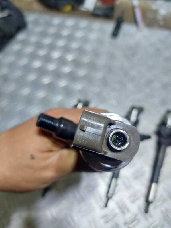 Injector Opel Astra J cod motor A17DTE cod 55567729 Denso
