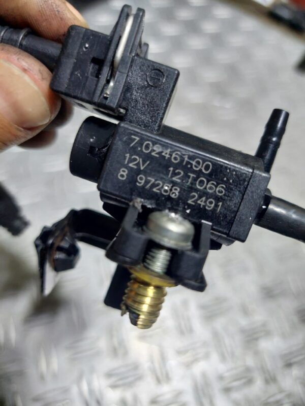 Supapa vacuum Opel Astra J cod motor A17DTE cod 8972882491