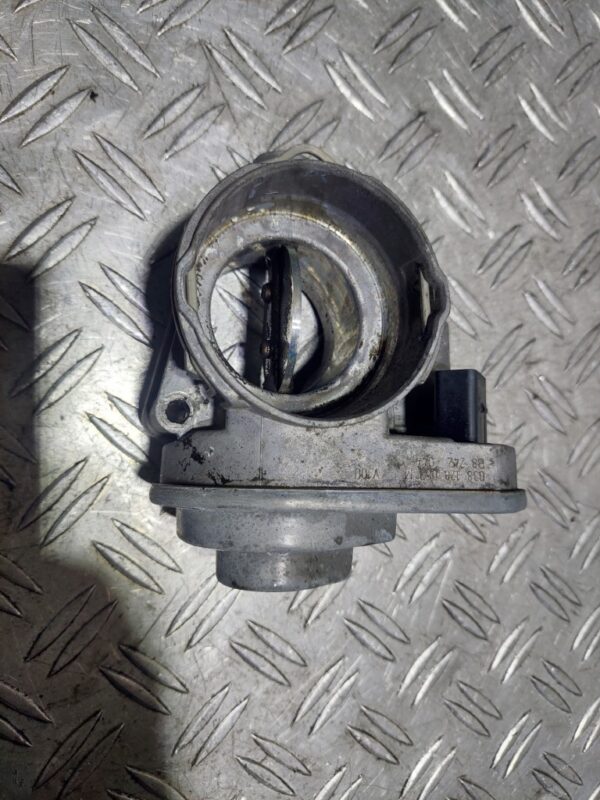 Clapeta acceleratie Audi A3 8P 2.0 Tdi BKD cod 038128063M