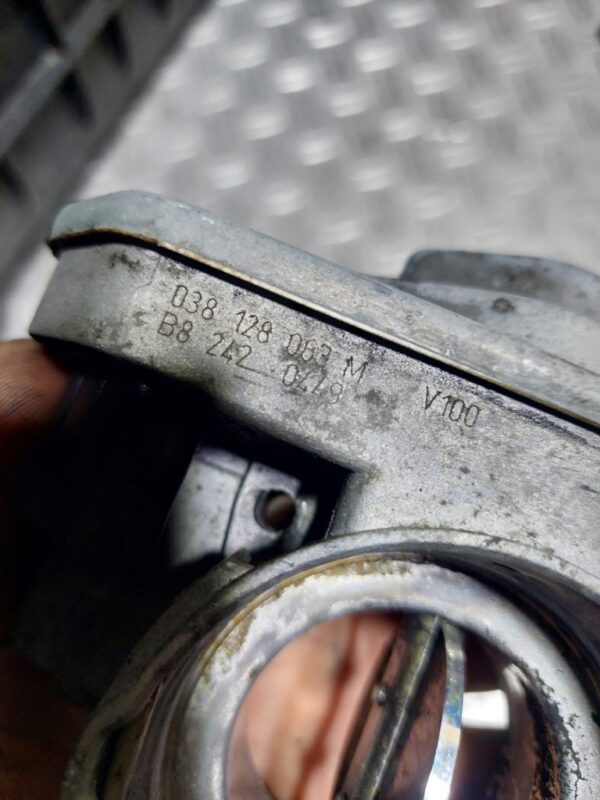 Clapeta acceleratie Audi A3 8P 2.0 Tdi BKD cod 038128063M