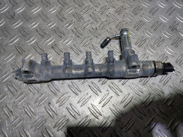 Rampa injectie Opel astra J an 2013 motor 1.7 CDTI completa