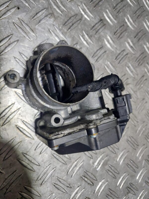 Clapeta acceleratie 2.0 TDI Volkswagen Seat Skoda Audi cod 03L128063D