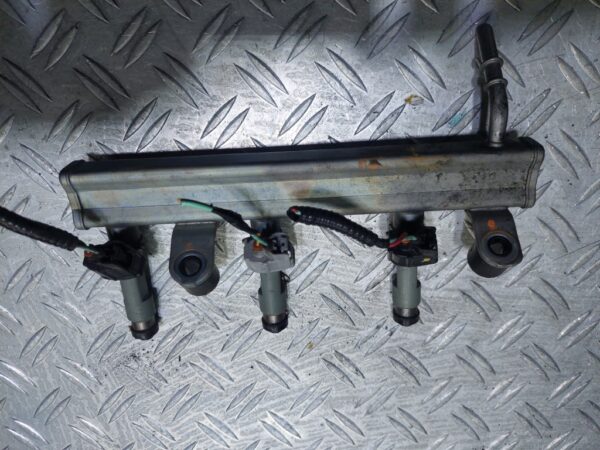Rampa cu injectoare Peugeot 1.0 VVT-i motor CFB 1KRB52 cod 23250-0Q030