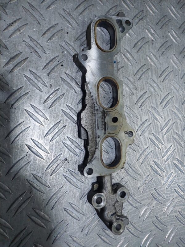 Distantier suport galerie evacuare Peugeot 1.0 VVT-i motor CFB 1KRB52