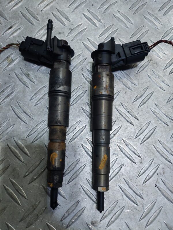 Injector BMW E65 3.0D cod M57 306D3 cod 0445115077