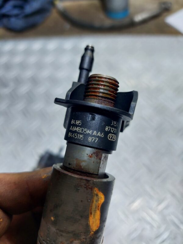 Injector BMW E65 3.0D cod M57 306D3 cod 0445115077