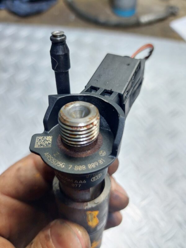 Injector BMW E65 3.0D cod M57 306D3 cod 0445115077