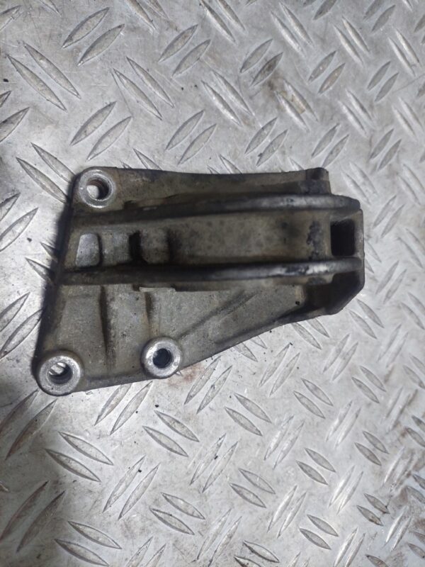 Suport planetara dreapta Fiat Doblo Punto 1.3 multijet 2011 cod 55206215