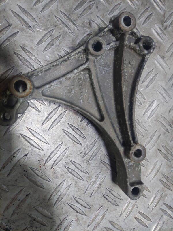 Suport alternator Opel Astra J 1.3 cdti cod mot. A13DTC cod 55568857