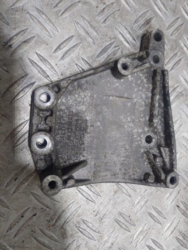 Suport compresor Opel Astra J 1.3 cdti cod mot. A13DTC cod 55567925