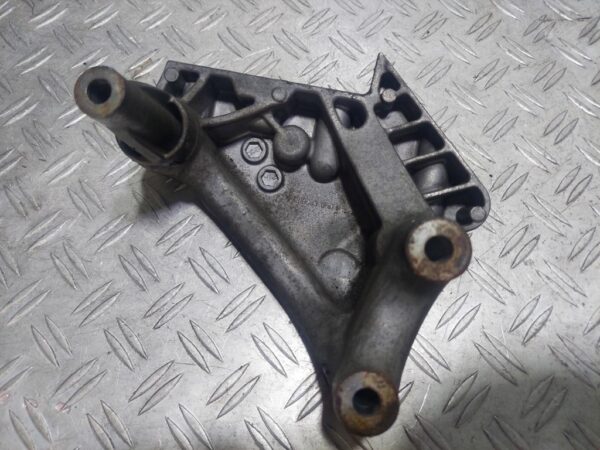 Suport motor Volkswagen Golf VII cod motor CLH 1.6 TDI cod 04L199207