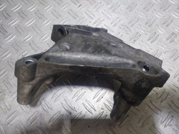 Suport motor Volkswagen Golf VII cod motor CLH 1.6 TDI cod 04L199207