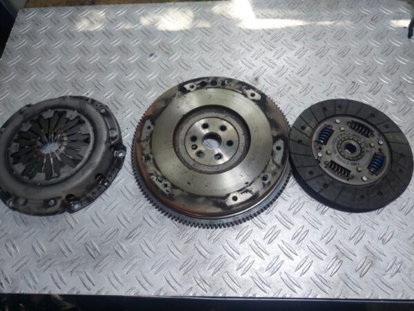Kit ambreiaj complet cu volanta Ford KA+1.2 VCT cod motor YSKD