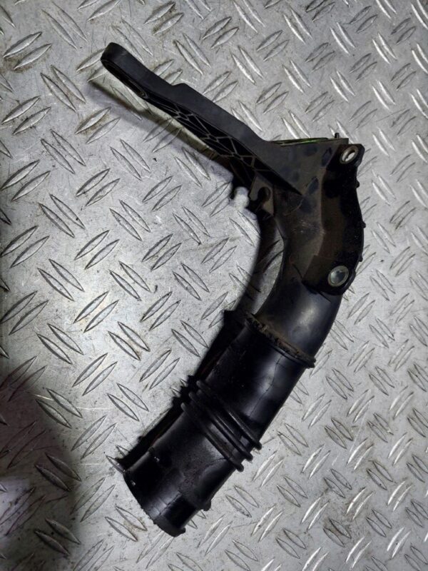 20250628_144648-rotated-1.jpg Furtun admisie aer FORD FIESTA 1.6 TDCi T3JB cod AV2Q-9351-BC