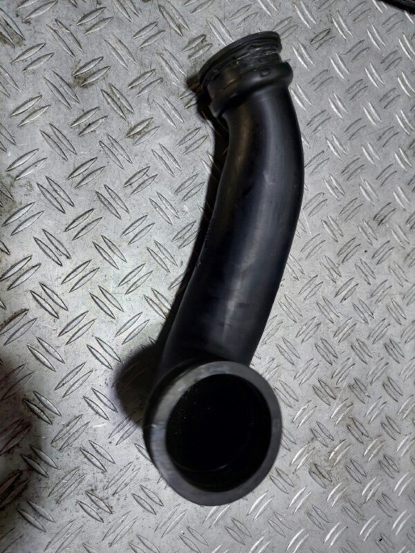 20250628_145700-rotated-1.jpg Furtun turbo Peugeot 1.6 THP cod motor 5F04 echivalent cu 5F02 si 5FV cod 9680051280