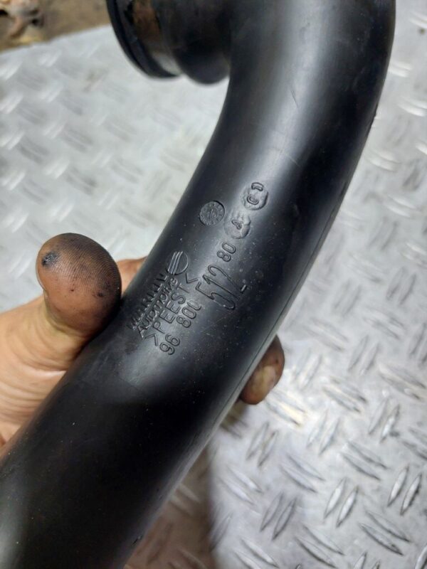 20250628_145707-rotated-1.jpg Furtun turbo Peugeot 1.6 THP cod motor 5F04 echivalent cu 5F02 si 5FV cod 9680051280