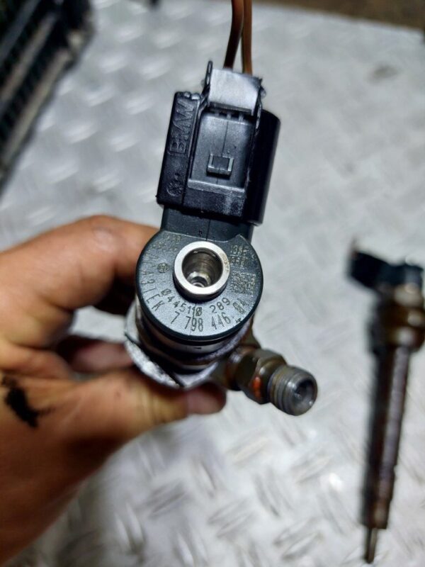 Injector BMW seria 1 E87 2.0 D N47D20A cod 0445110289