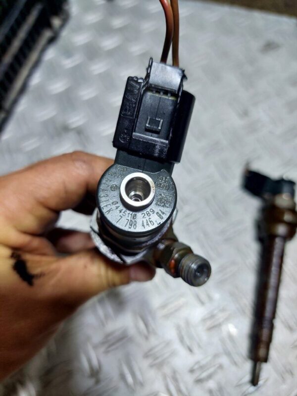 Injector BMW seria 1 E87 2.0 D N47D20A cod 0445110289