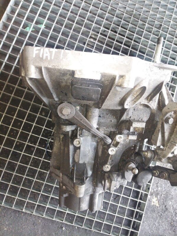 20250717_152348-rotated-1.jpg Cutie viteze manuala 5 Trepte Ford Fiesta 1.5 TDCI cod motor XVJB cod BA6R-7002-ABB