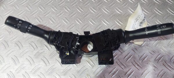 20250719_172157.jpg Bloc lumini cu manete TOYOTA YARIS cod 17F572