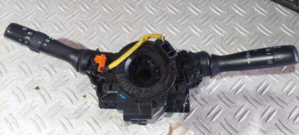 Bloc lumini cu manete si spira volan Toyota Yaris cod 0D091-17F619