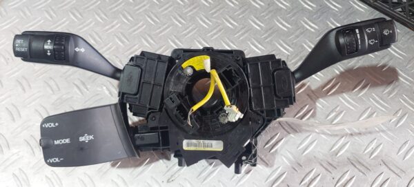 20250719_185836.jpg Bloc lumini cu manete si spira volan FORD Focus 2
