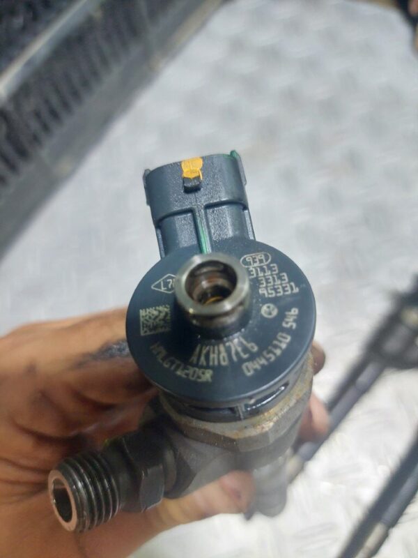 Injector RENAULT Scénic III (JZ0/1_) 1.6 DCI R9M413 cod 0445110 546 / HML6T1205R
