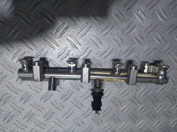 Rampa injectoare RENAULT Captur (J5_, H5_) 1.3 TCe cod motor H5HA490 H5H49 cod 175209534R