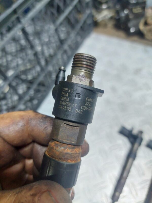 Injector Land Rover Freelander 2 2.2 D 224DT cod: 0445115042 / SAR5EVTCBV