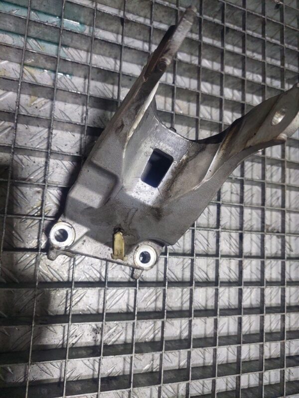 20250725_180540-rotated-1.jpg Suport cutie viteze PEUGEOT 407 2.7 HDI PSA cod motor UHZ 204 Cp cod : 9653919280