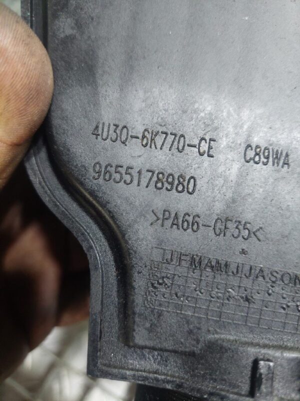 Rezonator aer Peugeot 407 2.7 HDI PSA cod motor UHZ 204 Cp cod : 4U3Q6K770CE