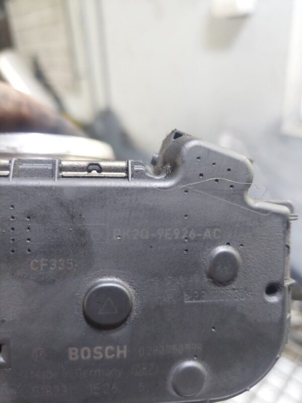 20250725_184953-rotated-1.jpg Clapeta acceleratie PEUGEOT Boxer 2.2 HDI cod 4H03 cod BK2Q-9E926-AC