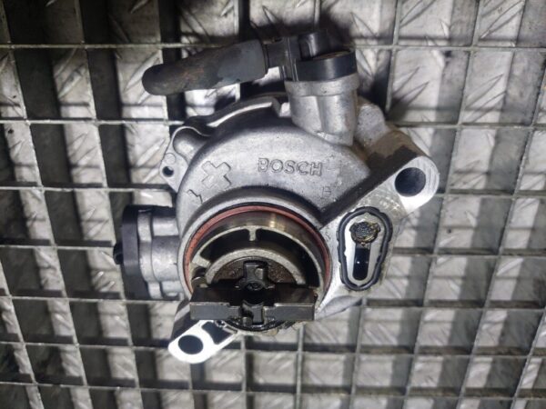 Pompa vacuum Ford Fiesta 6 1.5 TDCI cod motor UGJC