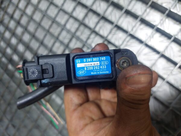 Senzor presiune AC Renault Laguna 2.0 DCI M9R761 cod : 0281002740 / 8200292433