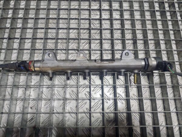 Rampa injectoare RENAULT Laguna 3 coupe M9R742 2.0 DCI cod : 0445214155 / 8200842432