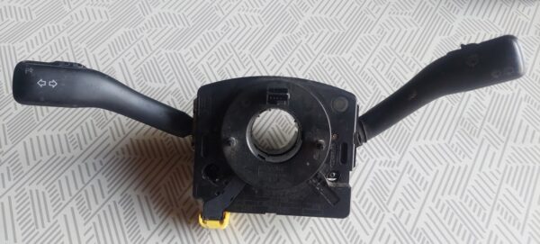 20250728_185033.jpg Bloc lumini cu manete si spira volan Vw Golf 4 1997-2004 1.6 16V Bcb Benzina Cod 4BO953503F